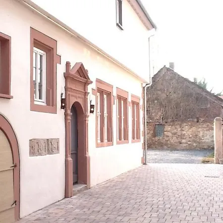Adler Szálloda *
